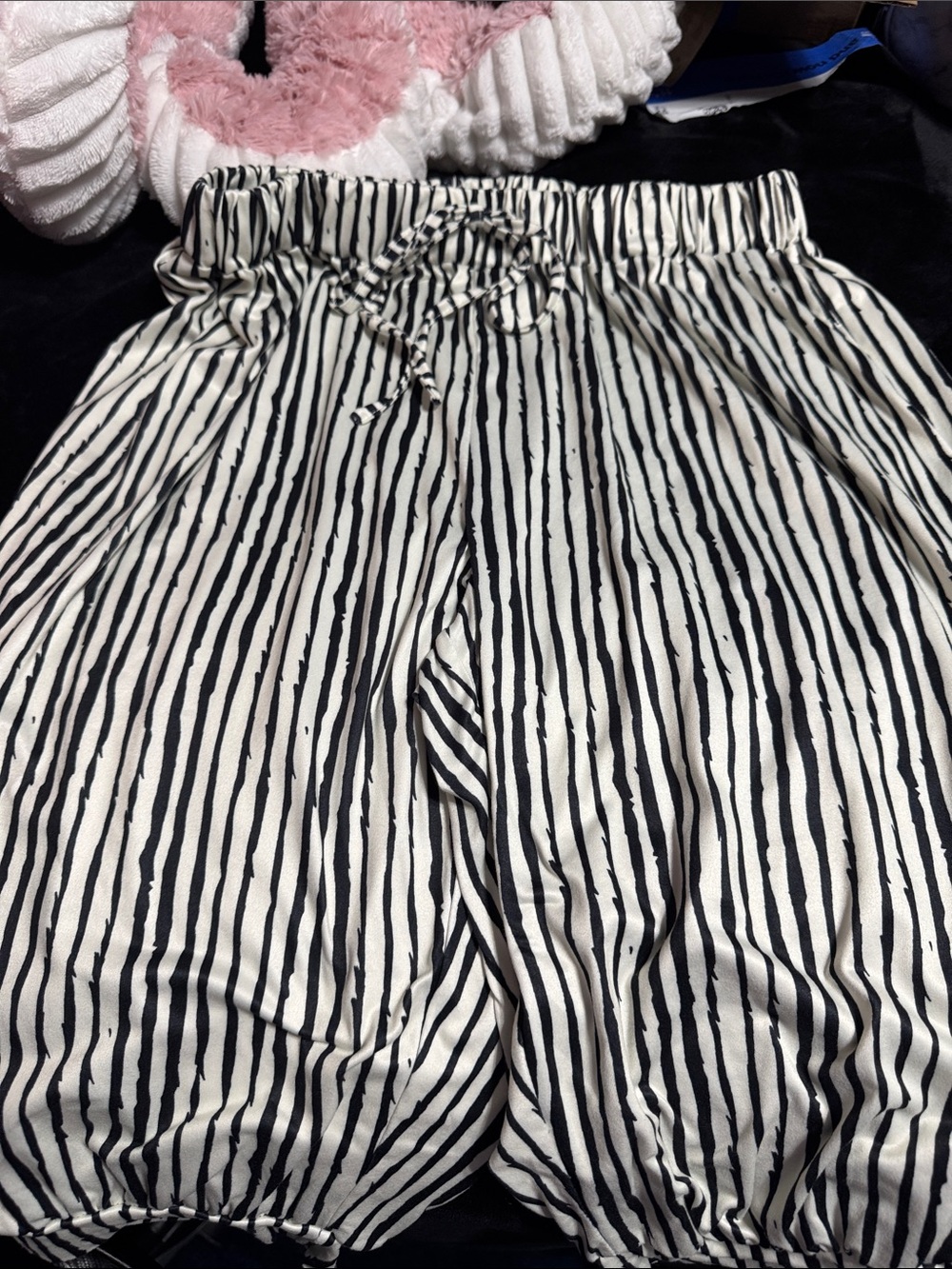 SHEIN Black & White Striped Elastic Waist Kids Shorts